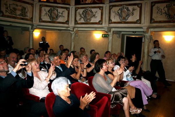 Pubblico nel Teatro più piccolo del mondo